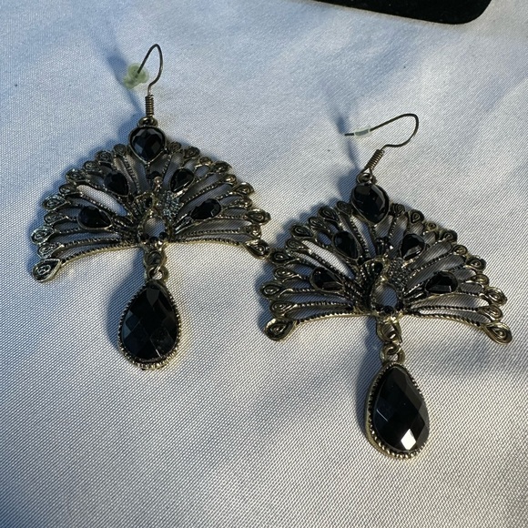 Intricate filigree style peacock earrings - Picture 4 of 4